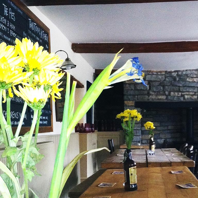 Cross Keys Inn Lydford-on-Fosse Экстерьер фото