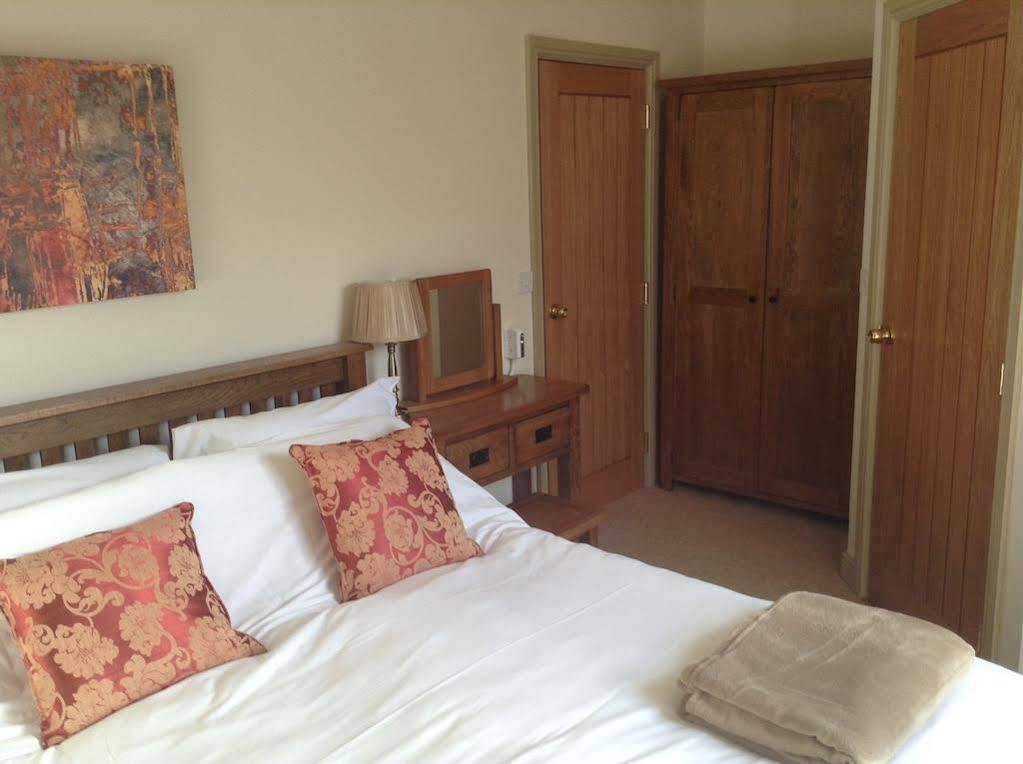Cross Keys Inn Lydford-on-Fosse Экстерьер фото